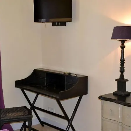 Mas Le 7 Bed & Breakfast 3*