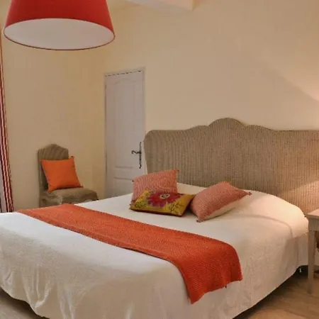 Mas Le 7 Bed & Breakfast