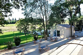 Mas Le 7 Bed & Breakfast