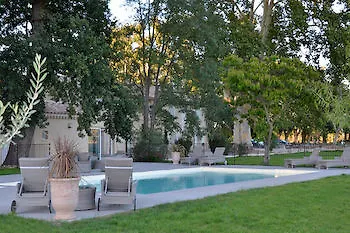 Mas Le 7 Bed & Breakfast