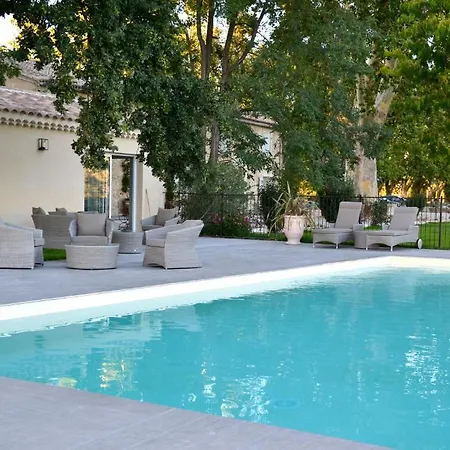 Mas Le 7 Bed & Breakfast